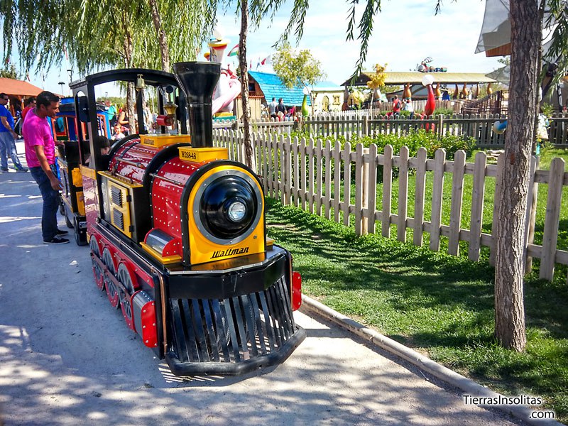 Children's mini train travelling through Parque Europa in Torrejón de Ardoz